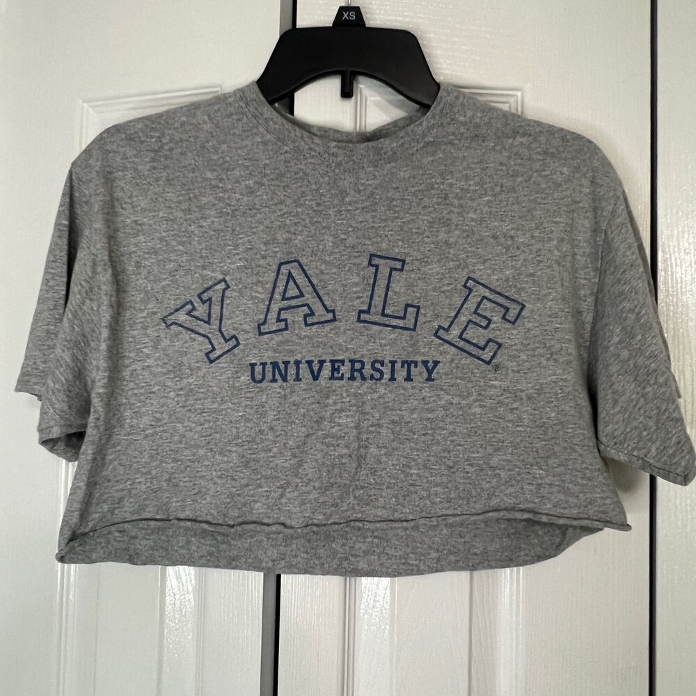 Yale University Womens Small/Medium Blue Bulldogs Cropped T Shirt Short Sleeve